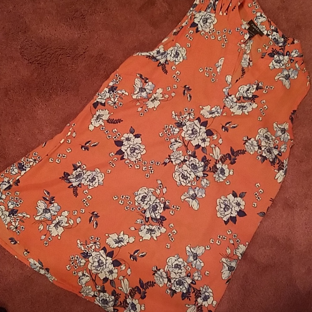 Rue 21 small tank